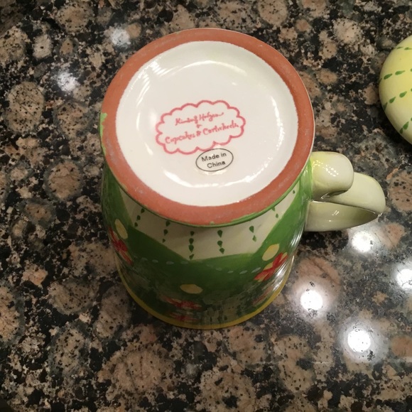 Kimberly Hodges Cupcakes and Cartwheels ceramic coffee/tee mug with cover - Picture 10 of 10